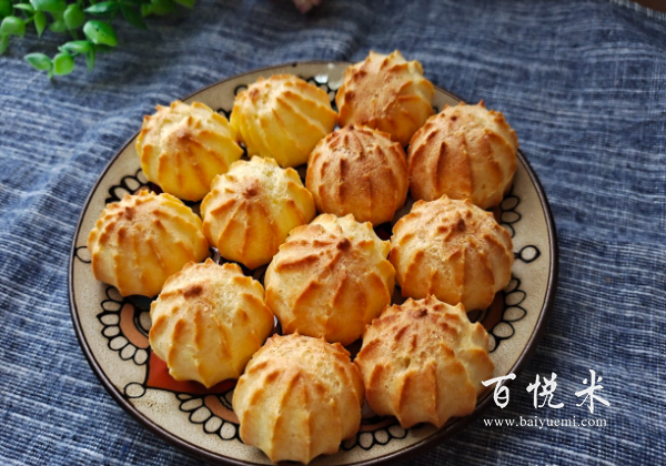 想吃泡芙不用出去買了，自己在家就能做！奶油泡芙制作方法，什么口味都能做